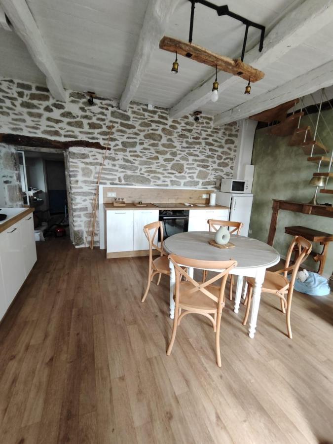Gite A La Tour De Peyrebrune Alrance Exterior photo